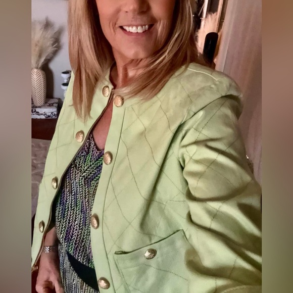 Cabi tea cake topper (wasn’t high demand and ended up selling out)✨ - Picture 9 of 14